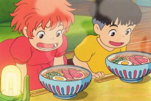 Sosuke et Ponyo mangent des ramens