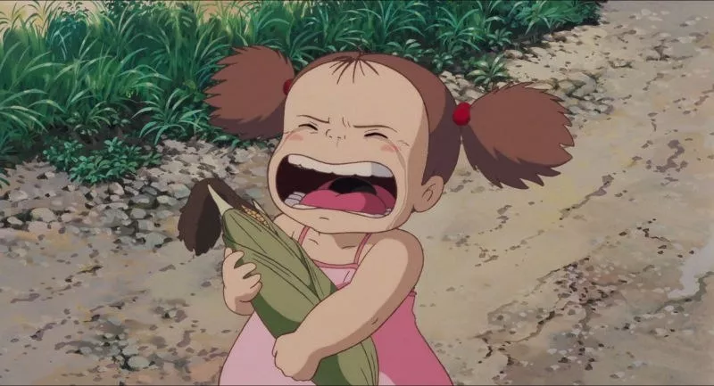Mei pleure avec son épis de maïs